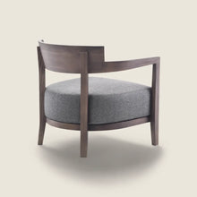 Laden Sie das Bild in den Galerie-Viewer, Sesssel Jenny