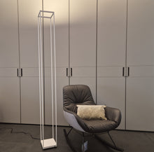 Laden Sie das Bild in den Galerie-Viewer, Serien Lighting Reflex Floor S Stehleuchte