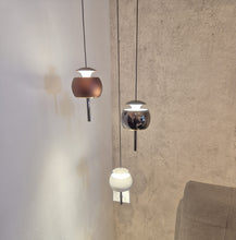 Laden Sie das Bild in den Galerie-Viewer, Loom Design Parachute coffee brown Pendelleuchte