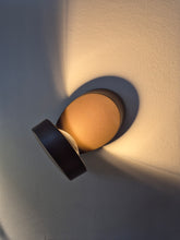 Laden Sie das Bild in den Galerie-Viewer, Lodes Pin-Up coppery bronze Wandleuchte
