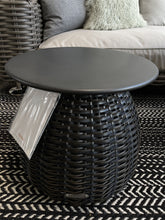 Laden Sie das Bild in den Galerie-Viewer, Dedon Porcini Beistelltisch