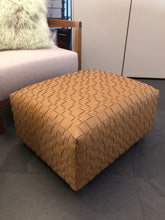 Laden Sie das Bild in den Galerie-Viewer, Flexform Hocker Bangkok