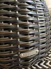 Laden Sie das Bild in den Galerie-Viewer, Dedon Porcini Beistelltisch