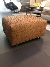 Laden Sie das Bild in den Galerie-Viewer, Flexform Hocker Bangkok