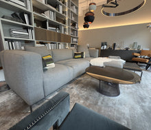 Laden Sie das Bild in den Galerie-Viewer, Cassina Mex-Hi Sofa