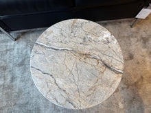 Laden Sie das Bild in den Galerie-Viewer, Beistelltisch Mortimer von Draenert (Ausstellungsstück)