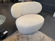 Laden Sie das Bild in den Galerie-Viewer, Sessel Bao von Walter Knoll (Ausstellungsstück)