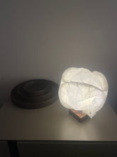 Laden Sie das Bild in den Galerie-Viewer, Babycloud Tischleuchte - Ausstellungsstück