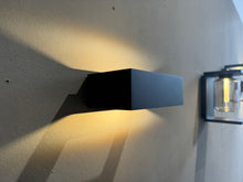 Laden Sie das Bild in den Galerie-Viewer, Wandleuchte Brick