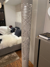 Laden Sie das Bild in den Galerie-Viewer, Stehleuchte Tress von Foscarini (Ausstellungsstück)