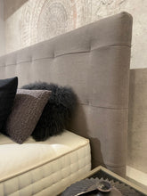 Laden Sie das Bild in den Galerie-Viewer, Bett Quadro von Schramm (Ausstellungsstück)