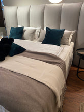 Laden Sie das Bild in den Galerie-Viewer, Bett Grand Cru von Schramm (Ausstellungsstück)