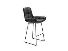 Laden Sie das Bild in den Galerie-Viewer, Leya Counter Armchair Low (Drahtgestell)