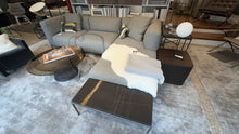 Laden Sie das Bild in den Galerie-Viewer, Cassina Mex-Hi Sofa