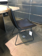 Laden Sie das Bild in den Galerie-Viewer, Stuhl Amelie Basic von Freifrau (Ausstellungsstück)