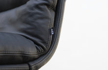 Laden Sie das Bild in den Galerie-Viewer, Arva Thekenhocker (Drahtkufengestell)