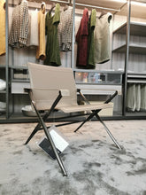 Laden Sie das Bild in den Galerie-Viewer, Sessel Beverly 14 von B&B Italia (Ausstellungsstück)