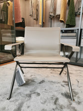 Laden Sie das Bild in den Galerie-Viewer, Sessel Beverly 14 von B&B Italia (Ausstellungsstück)