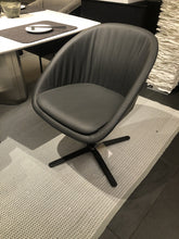 Laden Sie das Bild in den Galerie-Viewer, Stuhl Dan von Draenert (Ausstellungsstück)