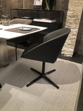 Laden Sie das Bild in den Galerie-Viewer, Stuhl Dan von Draenert (Ausstellungsstück)