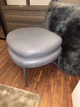 Laden Sie das Bild in den Galerie-Viewer, Hocker Caratos von Maxalto