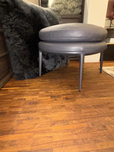 Laden Sie das Bild in den Galerie-Viewer, Hocker Caratos von Maxalto