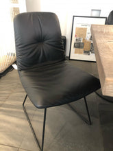 Laden Sie das Bild in den Galerie-Viewer, Stuhl Leya von Freifrau (Ausstellungsstück)