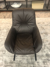 Laden Sie das Bild in den Galerie-Viewer, Schaukelstuhl Leya von Freifrau (Ausstellungsstück)