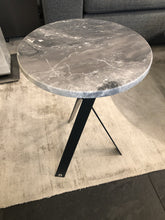 Laden Sie das Bild in den Galerie-Viewer, Beistelltisch Mortimer von Draenert (Ausstellungsstück)