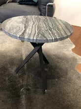 Laden Sie das Bild in den Galerie-Viewer, Beistelltisch Mortimer von Draenert (Ausstellungsstück)