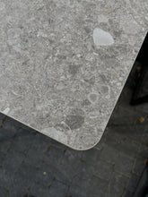 Laden Sie das Bild in den Galerie-Viewer, Outdoortisch U-Nite von Royal Botania (Ausstellungsstück)