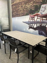 Laden Sie das Bild in den Galerie-Viewer, Outdoortisch U-Nite von Royal Botania (Ausstellungsstück)