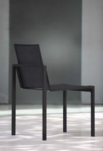 Laden Sie das Bild in den Galerie-Viewer, Alura 47 Stuhl