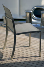 Laden Sie das Bild in den Galerie-Viewer, O-Zon Stuhl