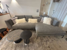 Laden Sie das Bild in den Galerie-Viewer, B&amp;B Italia Charles Sofa (Ausstellungsstück)
