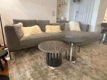 Laden Sie das Bild in den Galerie-Viewer, B&amp;B Italia Charles Sofa (Ausstellungsstück)
