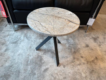 Laden Sie das Bild in den Galerie-Viewer, Beistelltisch Mortimer von Draenert (Ausstellungsstück)
