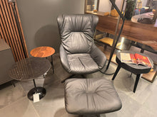 Laden Sie das Bild in den Galerie-Viewer, Freifrau Leya Wingback Chair
