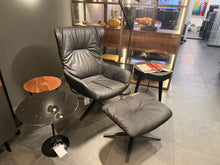 Laden Sie das Bild in den Galerie-Viewer, Freifrau Leya Wingback Chair
