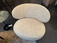 Laden Sie das Bild in den Galerie-Viewer, Sessel Bao von Walter Knoll (Ausstellungsstück)

