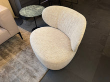 Laden Sie das Bild in den Galerie-Viewer, Sessel Bao von Walter Knoll (Ausstellungsstück)
