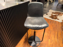 Laden Sie das Bild in den Galerie-Viewer, Lhasa Barhocker von KFF
