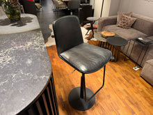 Laden Sie das Bild in den Galerie-Viewer, Lhasa Barhocker von KFF
