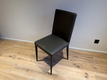 Laden Sie das Bild in den Galerie-Viewer, Stuhl Bella H von Frag
