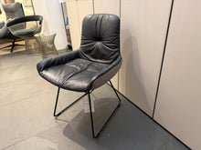 Laden Sie das Bild in den Galerie-Viewer, Leya Armchair Low von Freifrau
