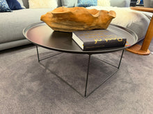 Laden Sie das Bild in den Galerie-Viewer, Couchtisch Fat-Fat (Ausstellungsstück)
