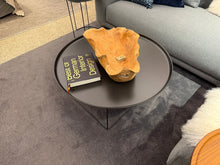 Laden Sie das Bild in den Galerie-Viewer, Couchtisch Fat-Fat (Ausstellungsstück)
