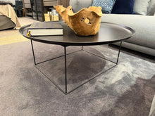 Laden Sie das Bild in den Galerie-Viewer, Couchtisch Fat-Fat (Ausstellungsstück)
