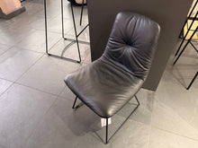 Laden Sie das Bild in den Galerie-Viewer, Leya Chair von Freifrau
