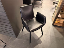 Laden Sie das Bild in den Galerie-Viewer, Amelie Armchair von Freifrau
